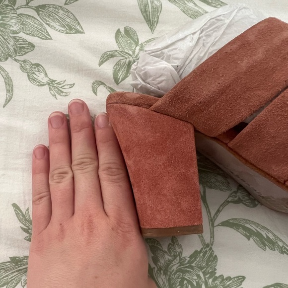 Lucky brand women’s suede heels size 6.5 - Picture 3 of 7